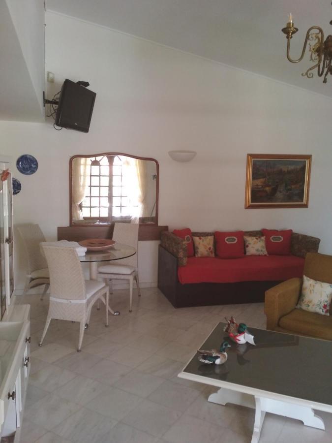 בית הארחה אנביסוס 	Saronic View מראה חיצוני תמונה